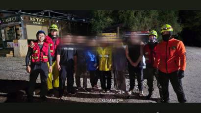 В ущелье Аюсай спасатели эвакуировали девушек, застрявших на склоне